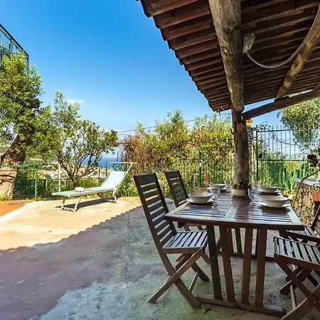 Appartamento Hostdomus - Il Belvedere Pietra Ligure